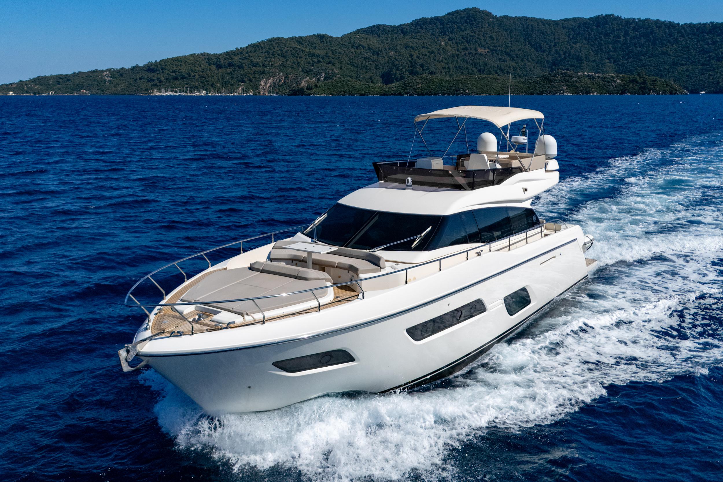 2021 Ferretti Yachts 550