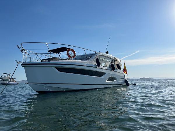 2023 Sealine C390V