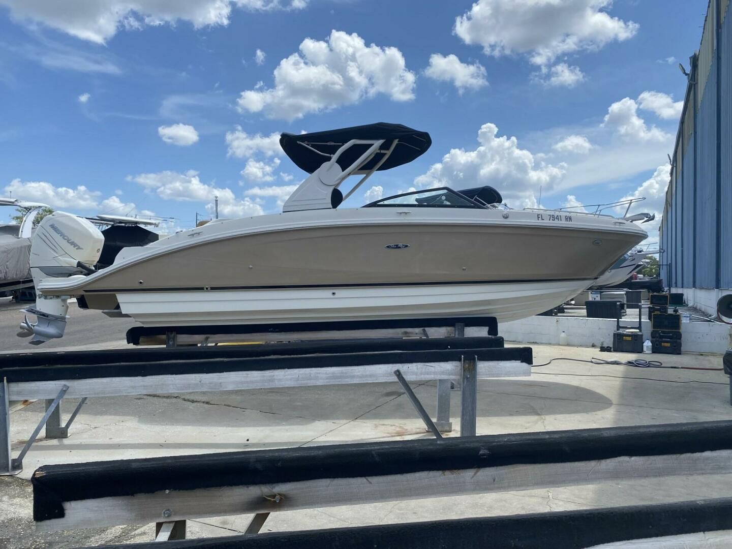 2018 Sea Ray SDX 270