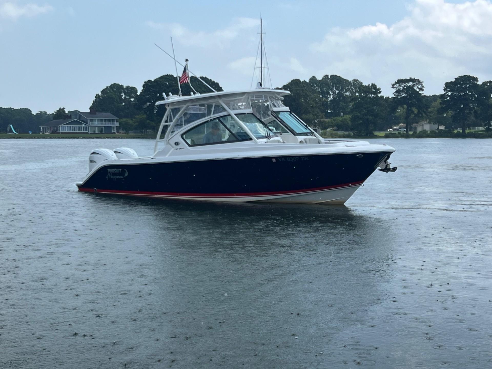 Pursuit DC 266 Dual Console Pursuit DC 266