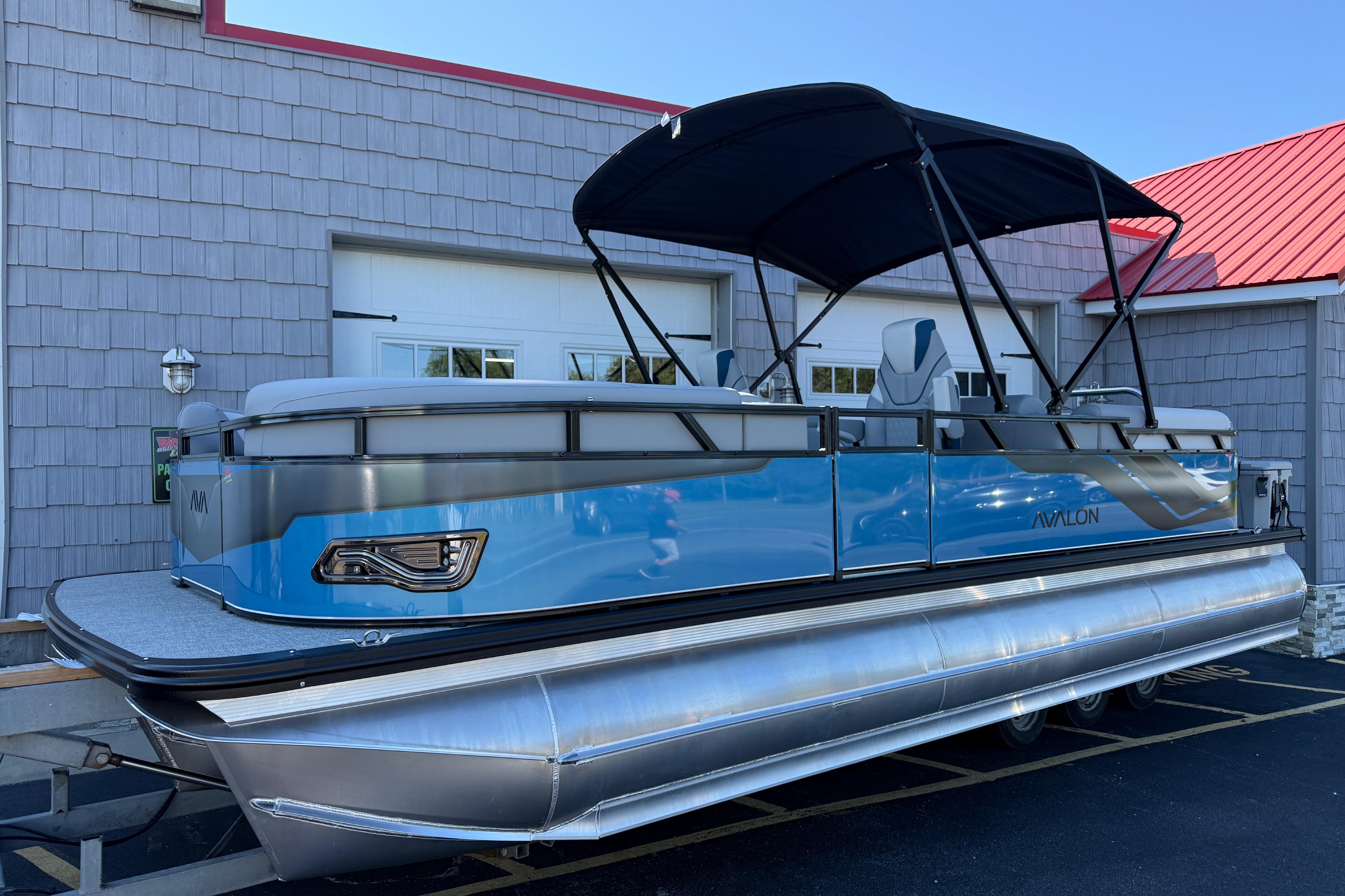 2026 Avalon 2385 Venture 85 Quad Lounger, Tri Toon High Performance