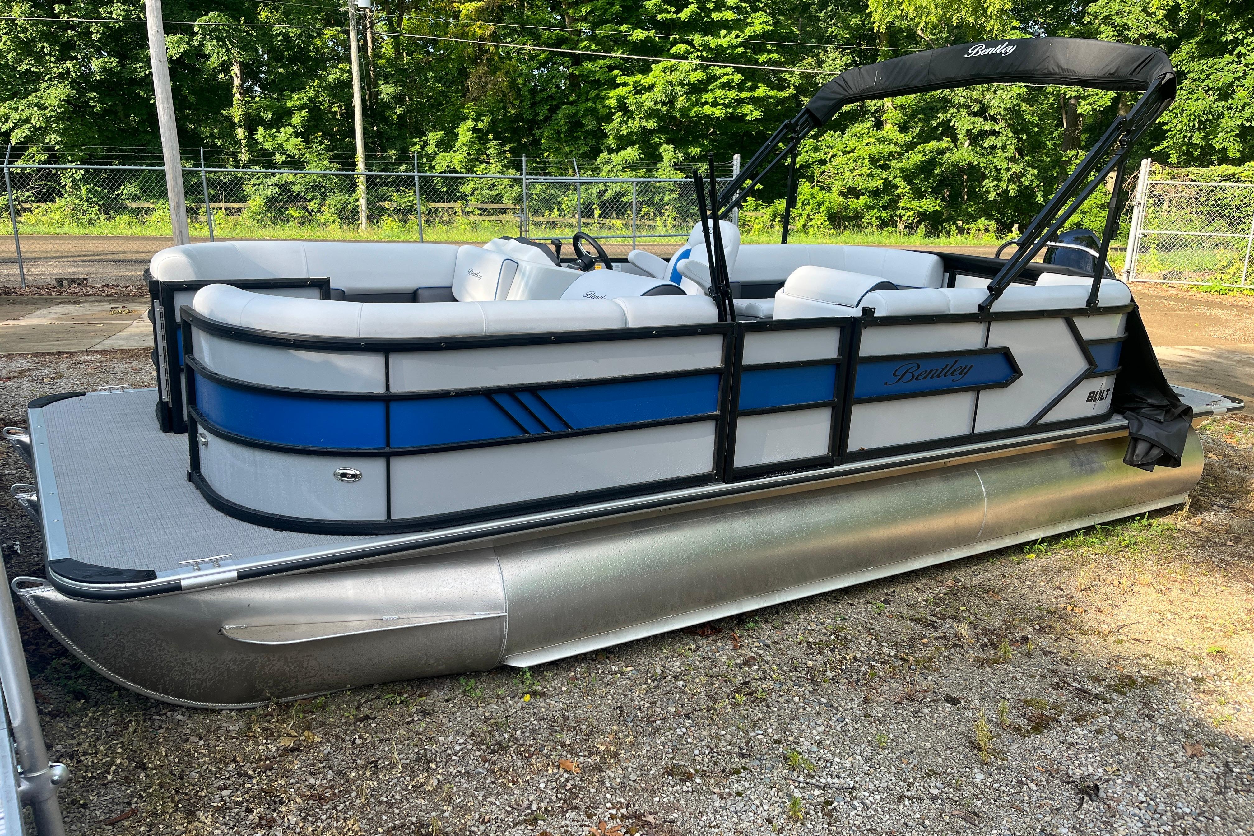 2025 Bentley Pontoons Bolt