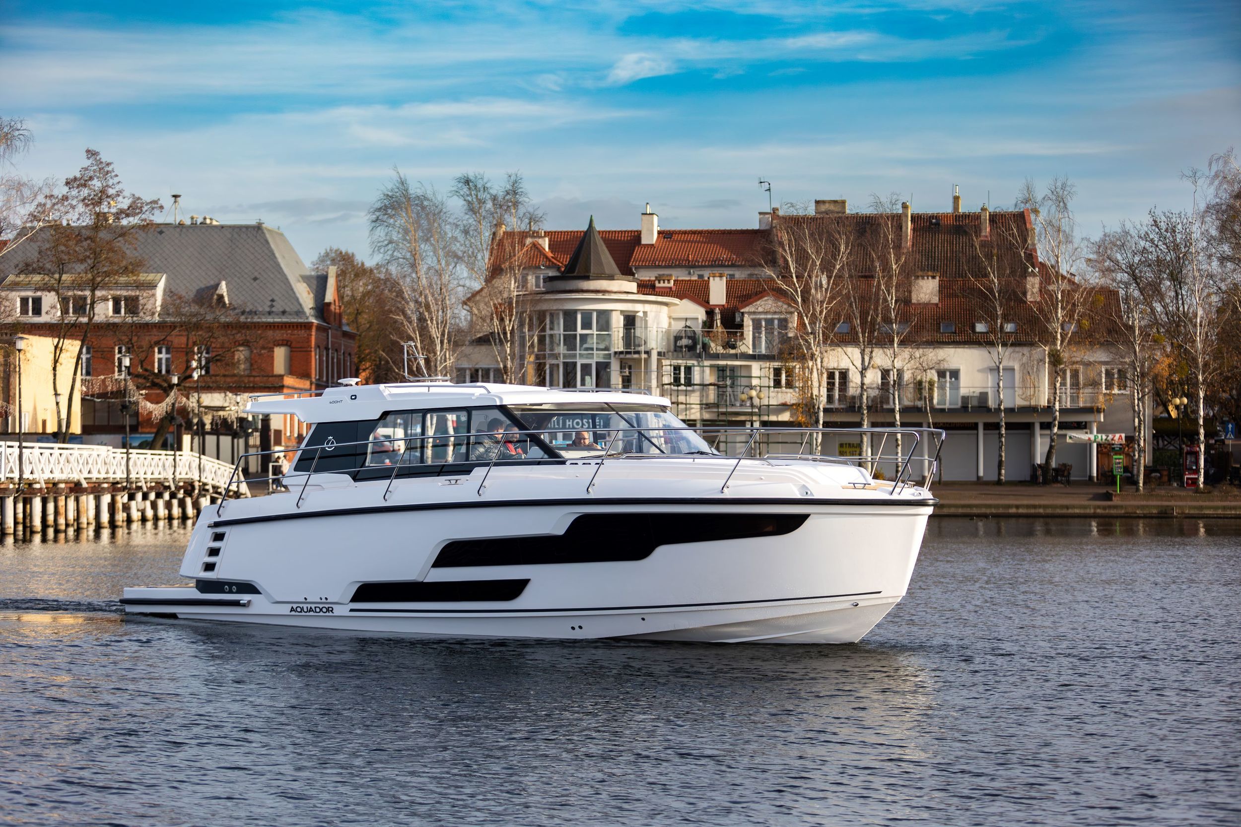 2025 Aquador 400 HT