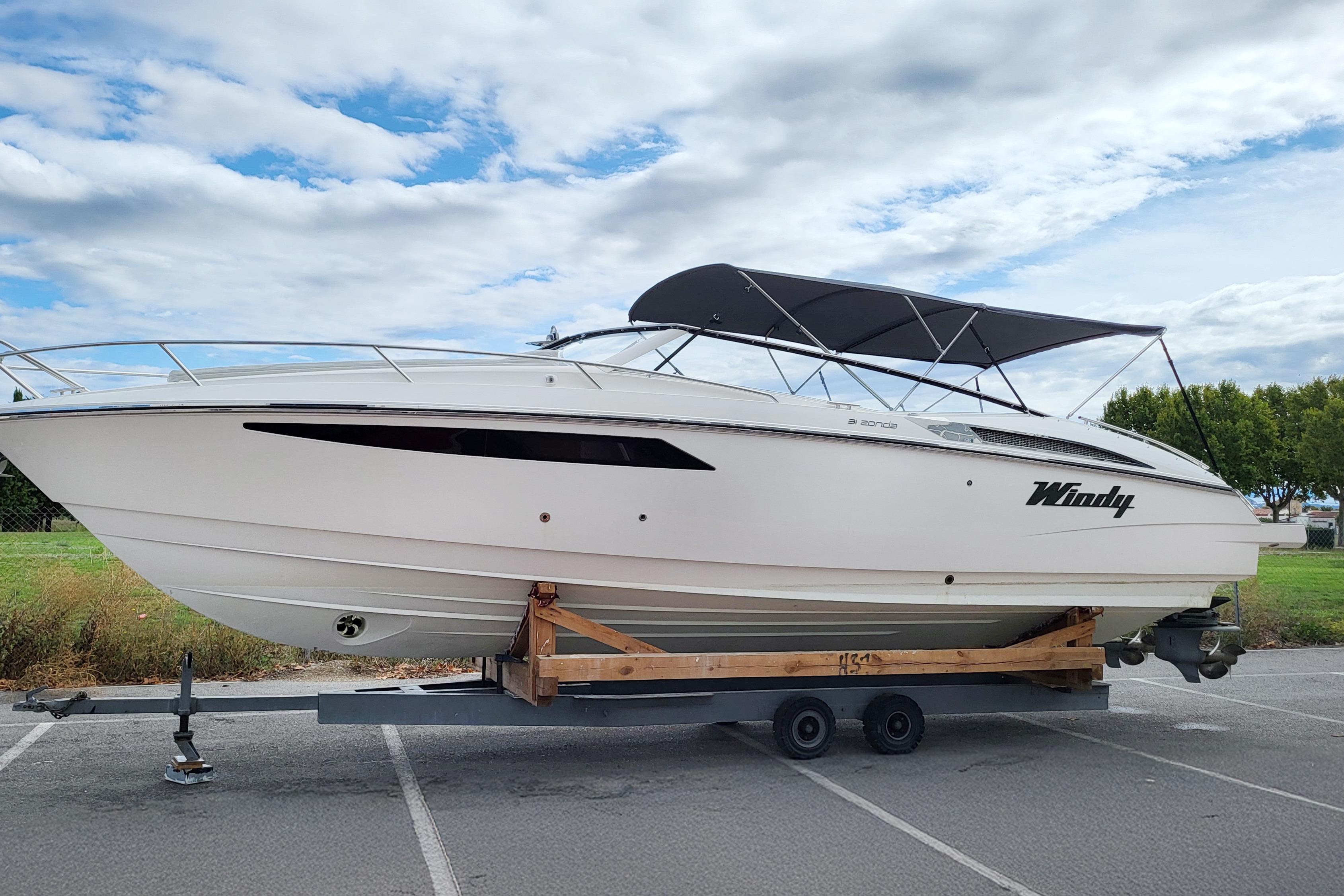Windy 31 Zonda 2019 Windy 31 Zonda boat on trailer under cloudy sky.
