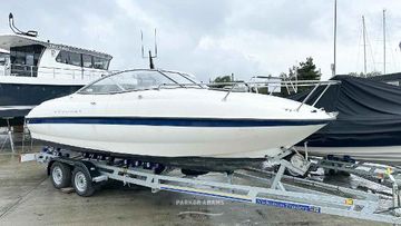 2004 Bayliner 212 Cuddy Cabin