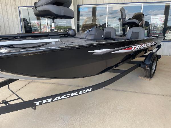 2025 Tracker Pro 170
