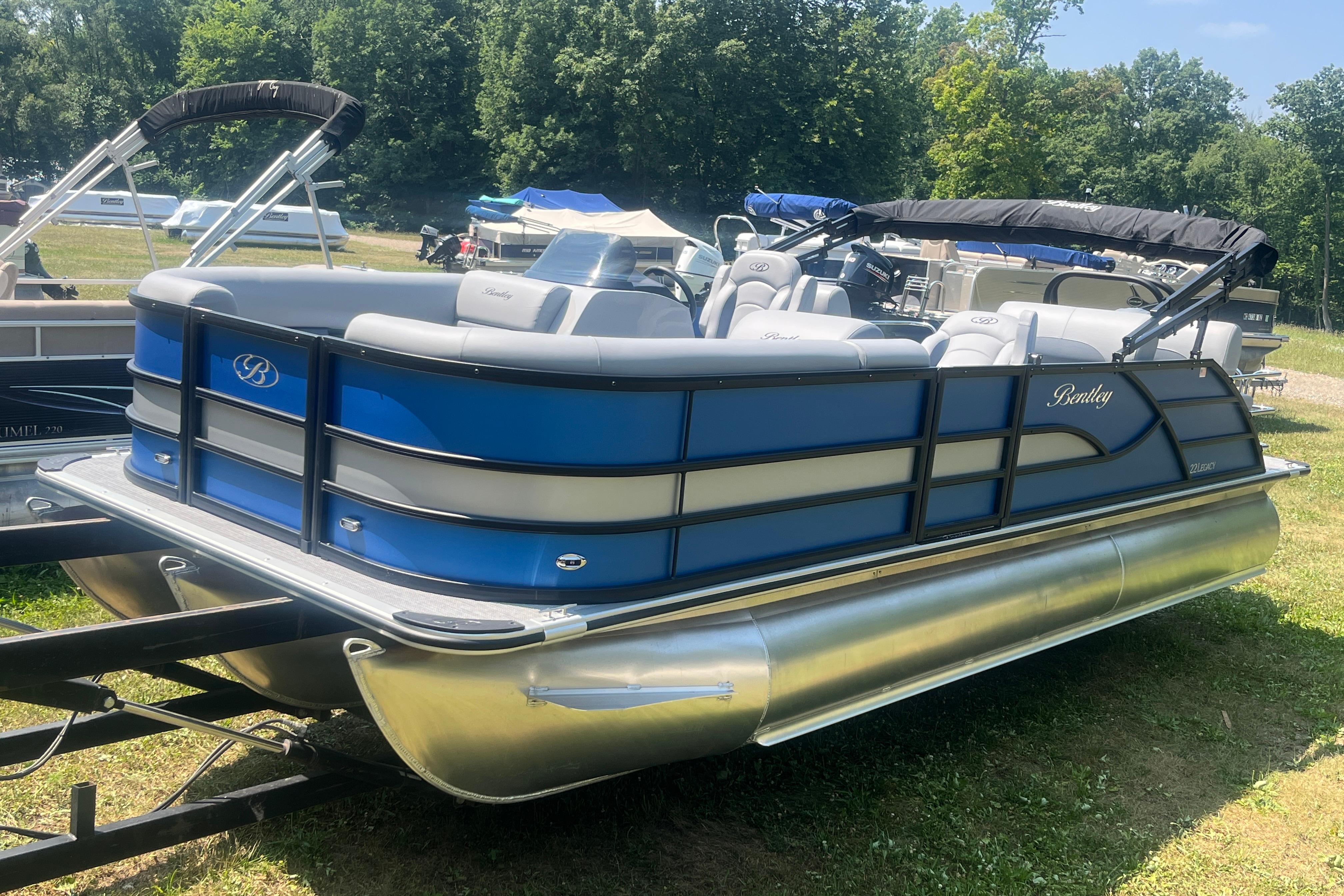 2025 Bentley Pontoons Legacy QSB