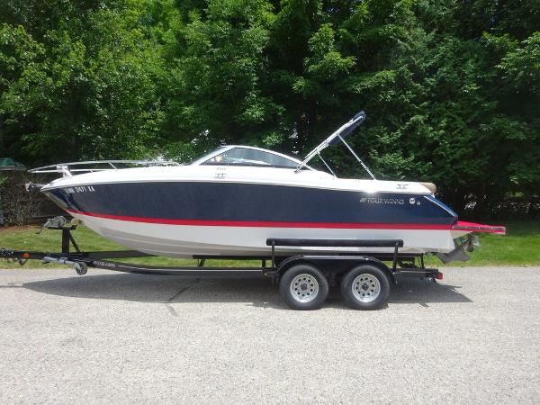 2015 Four Winns Sundowner 235