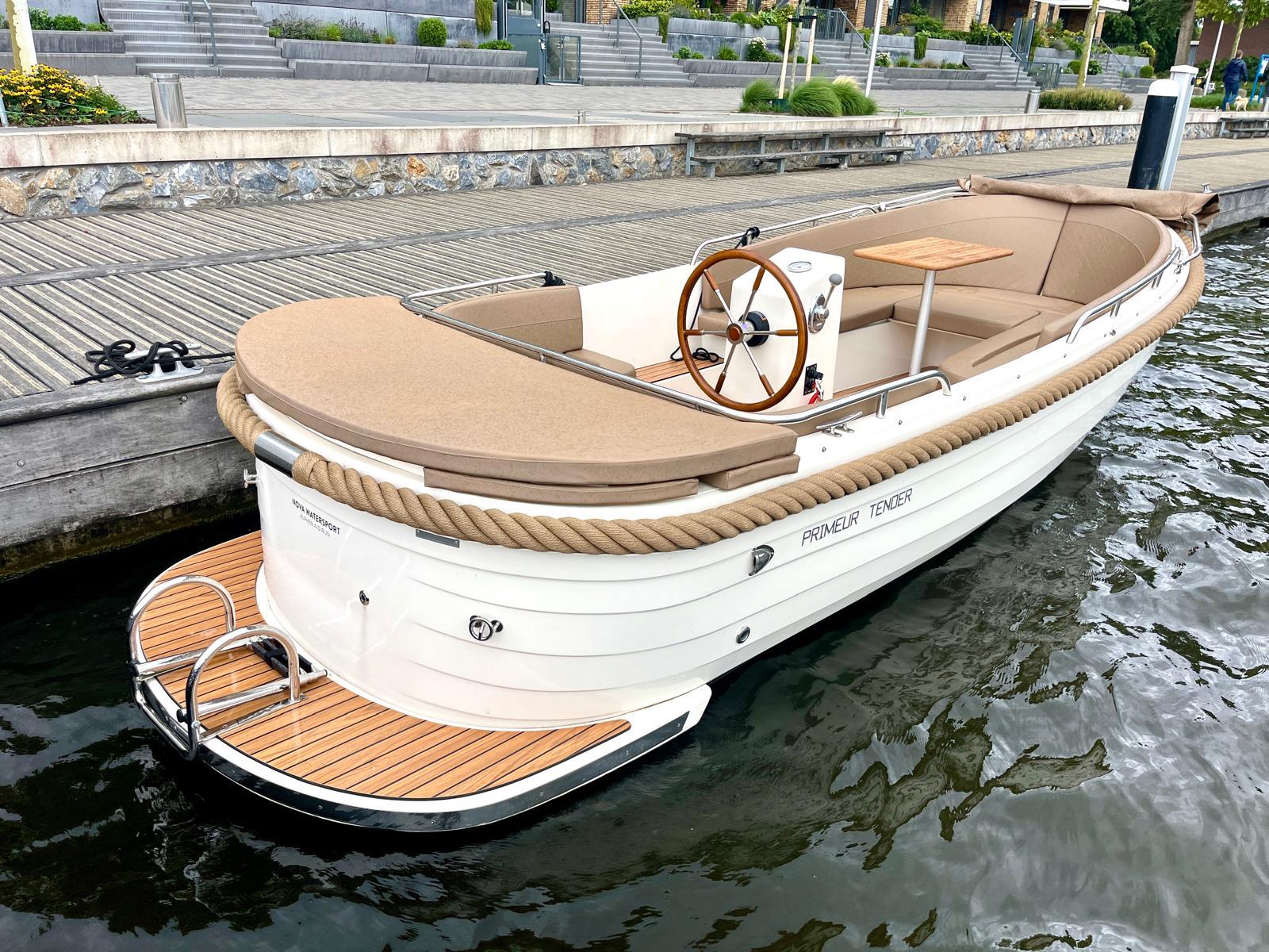 Primeur Primeur 570 Tender | Suzuki 20pk | 2022 | prachtige staat! 2022 Primeur 570 Tender boat with Suzuki 20pk engine, docked in pristine condition.