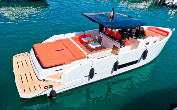 De Antonio Yachts 42 De Antonio Yachts 42