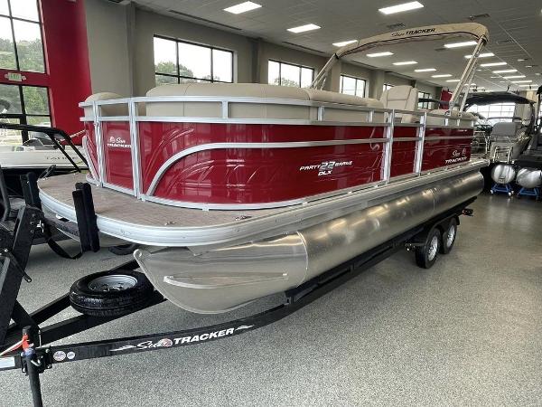 Sun Tracker Party Barge 22 DLX