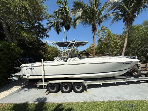 2001 Intrepid 322 Cuddy