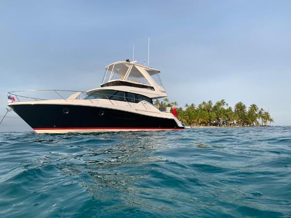 Tiara Yachts F44 Flybridge