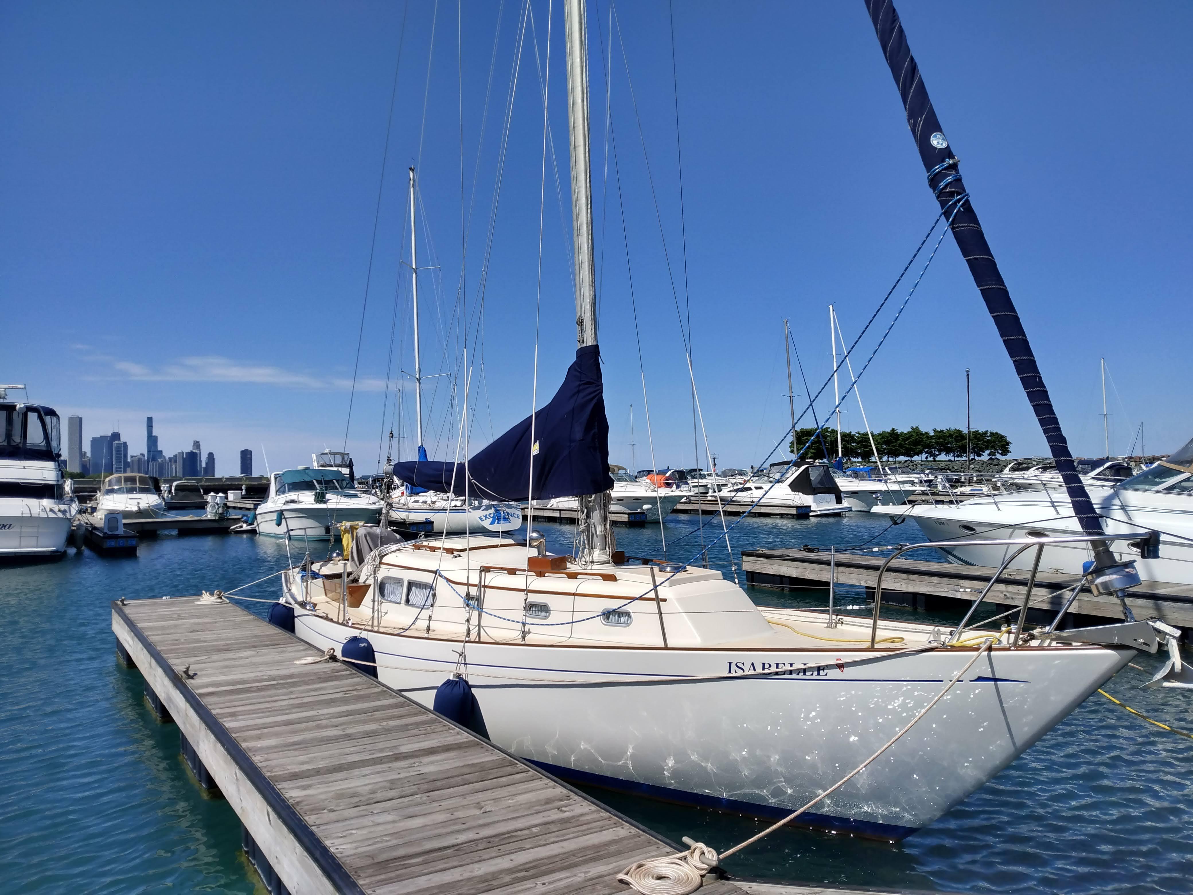 Chris-Craft Apache 37