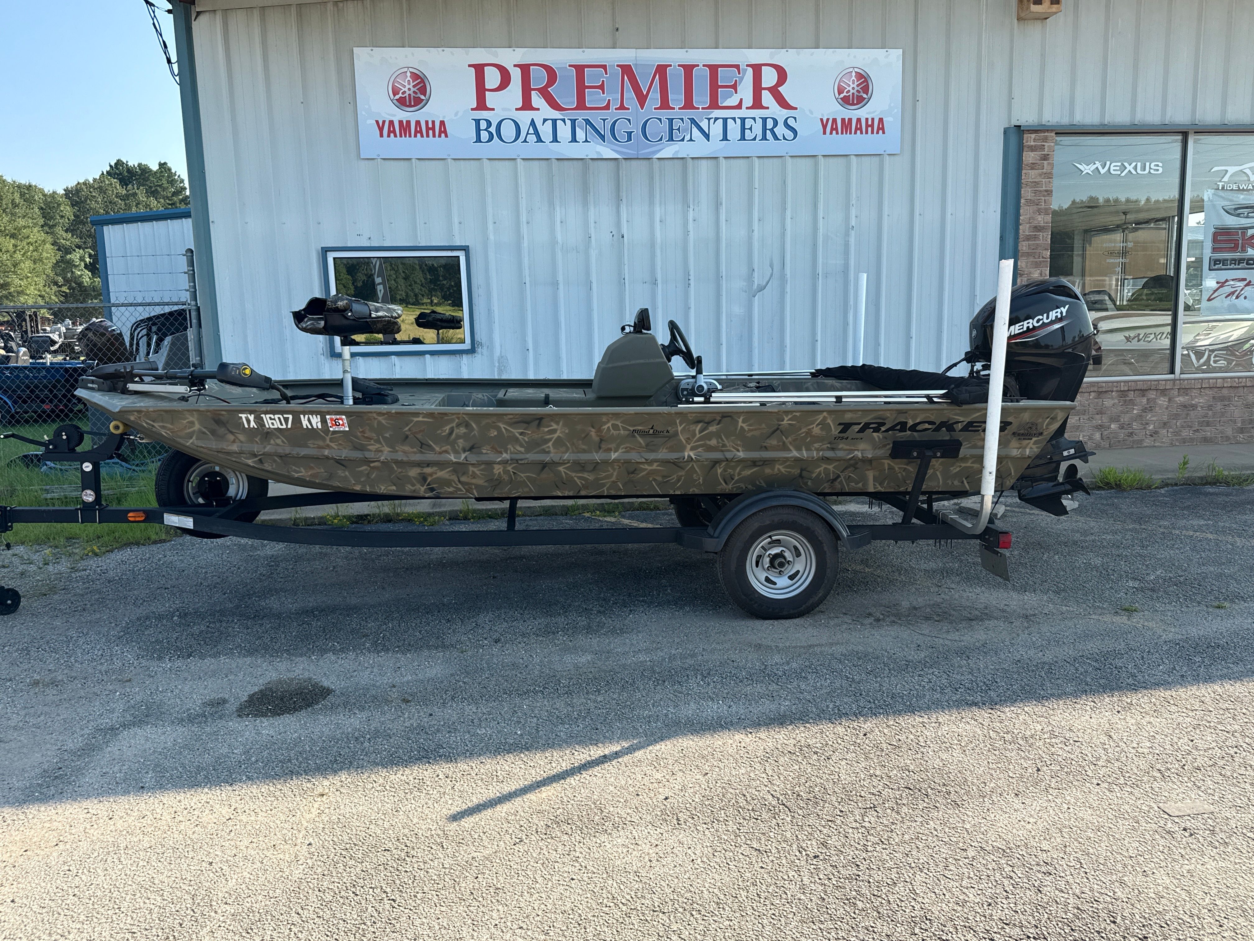 2023 Tracker 1754SC