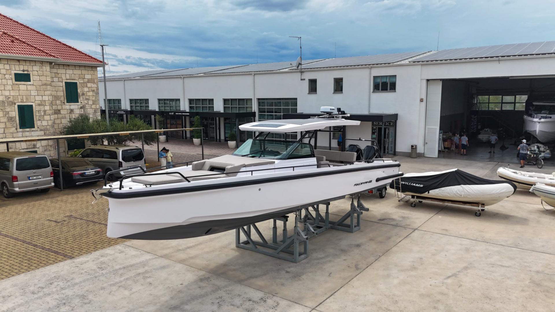 2025 Axopar 37 Sun Top