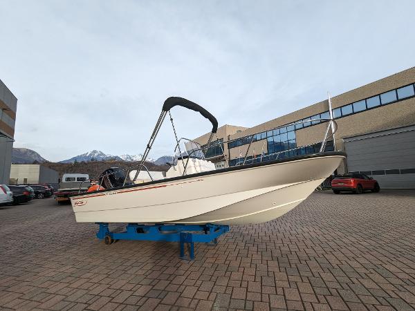 2015 Boston Whaler 17 Montauk