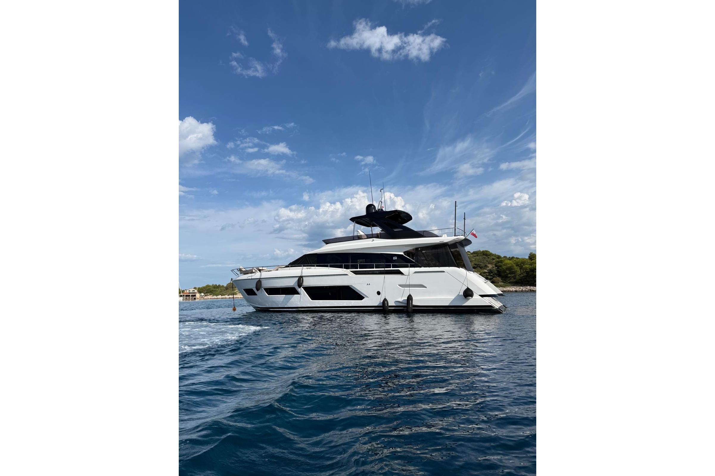 2025 Ferretti Yachts 670