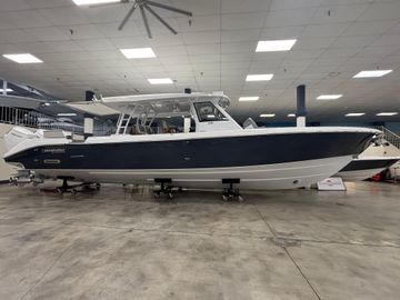 2025 Everglades 455 Center Console