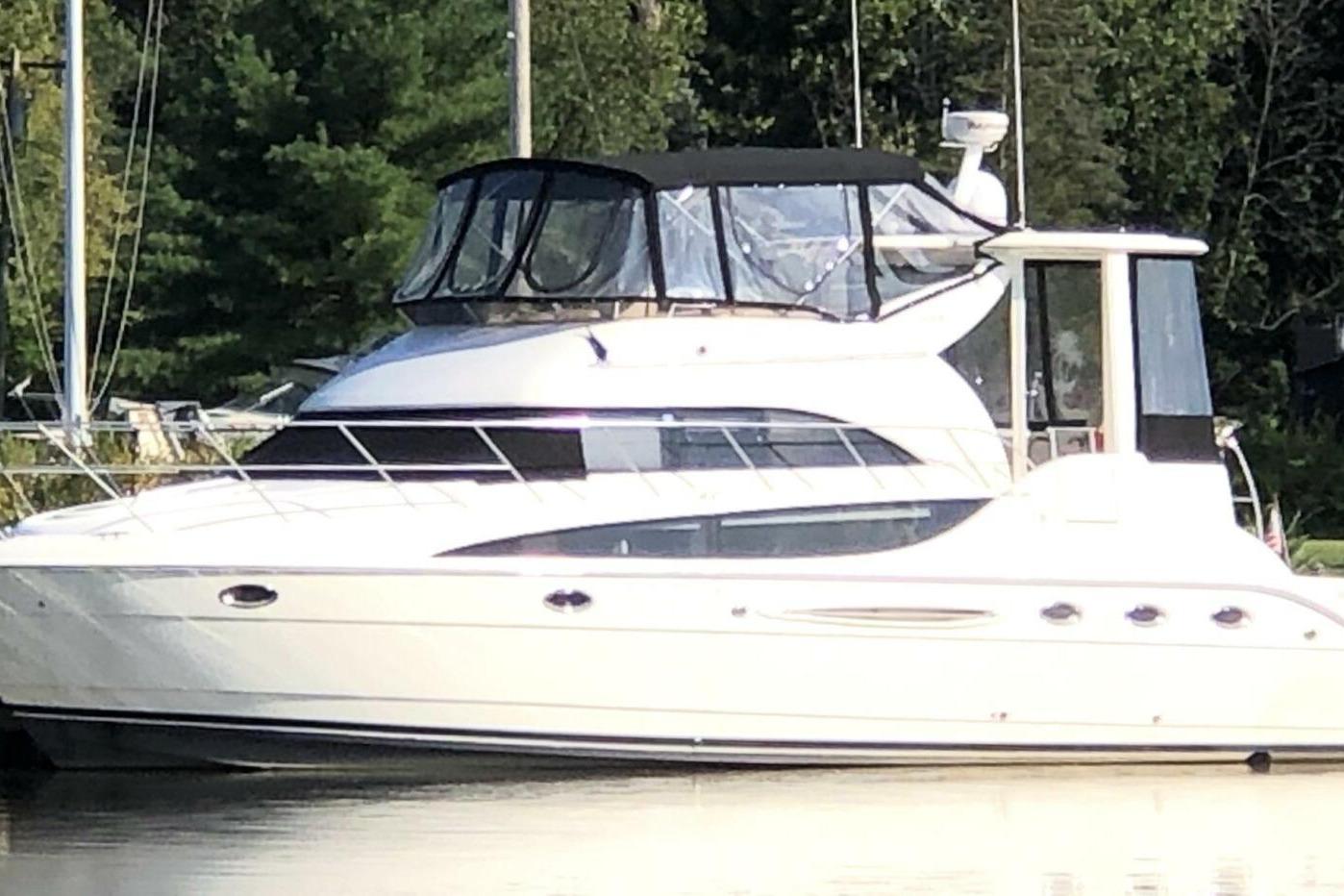 2004 Meridian 459 Cockpit Motoryacht