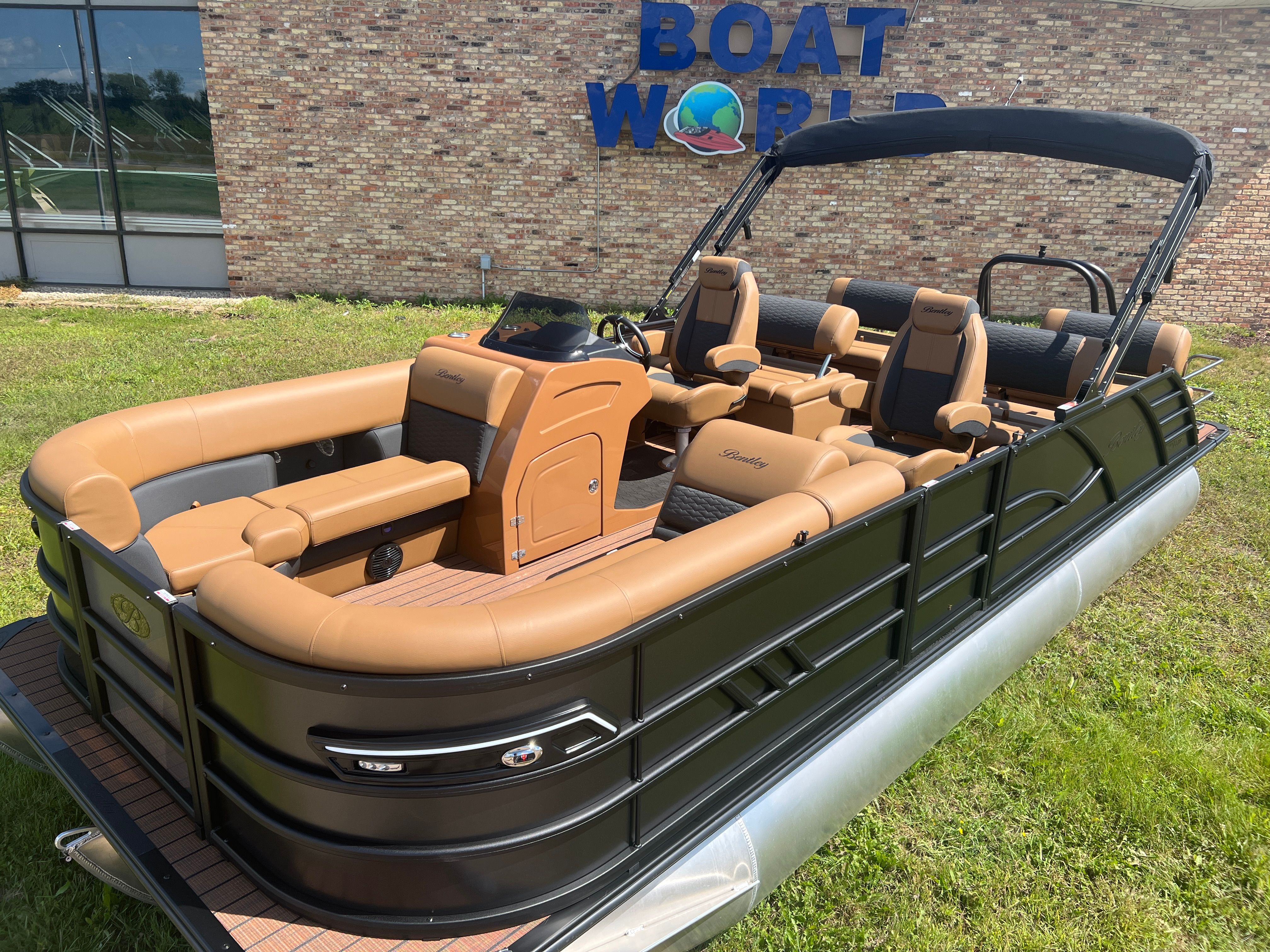 Bentley Pontoons Elite 223 Quad Swingback Tritoon