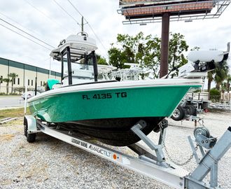 2022 Everglades 243 Center Console