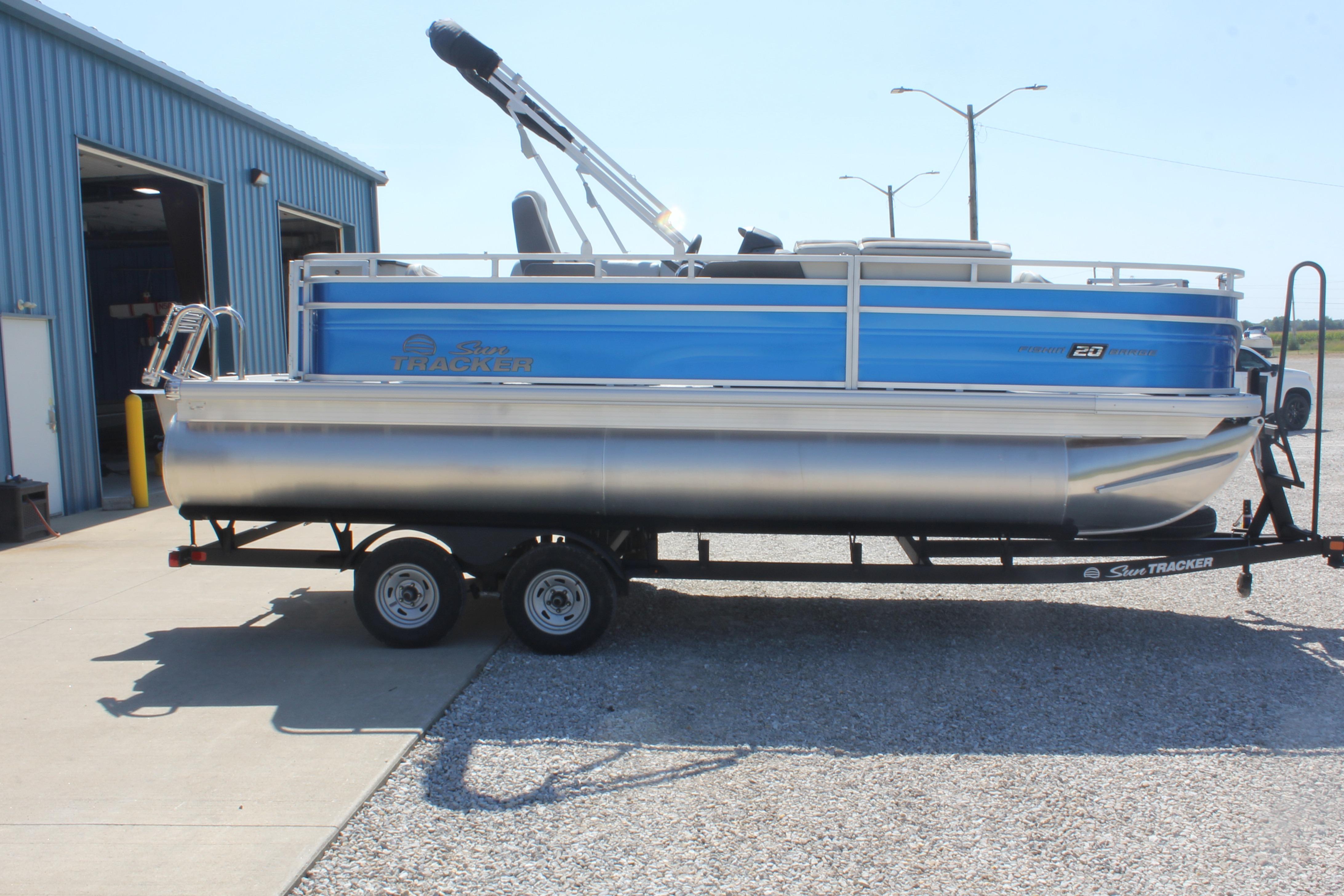 2026 Sun Tracker Fishin' Barge 20 DLX