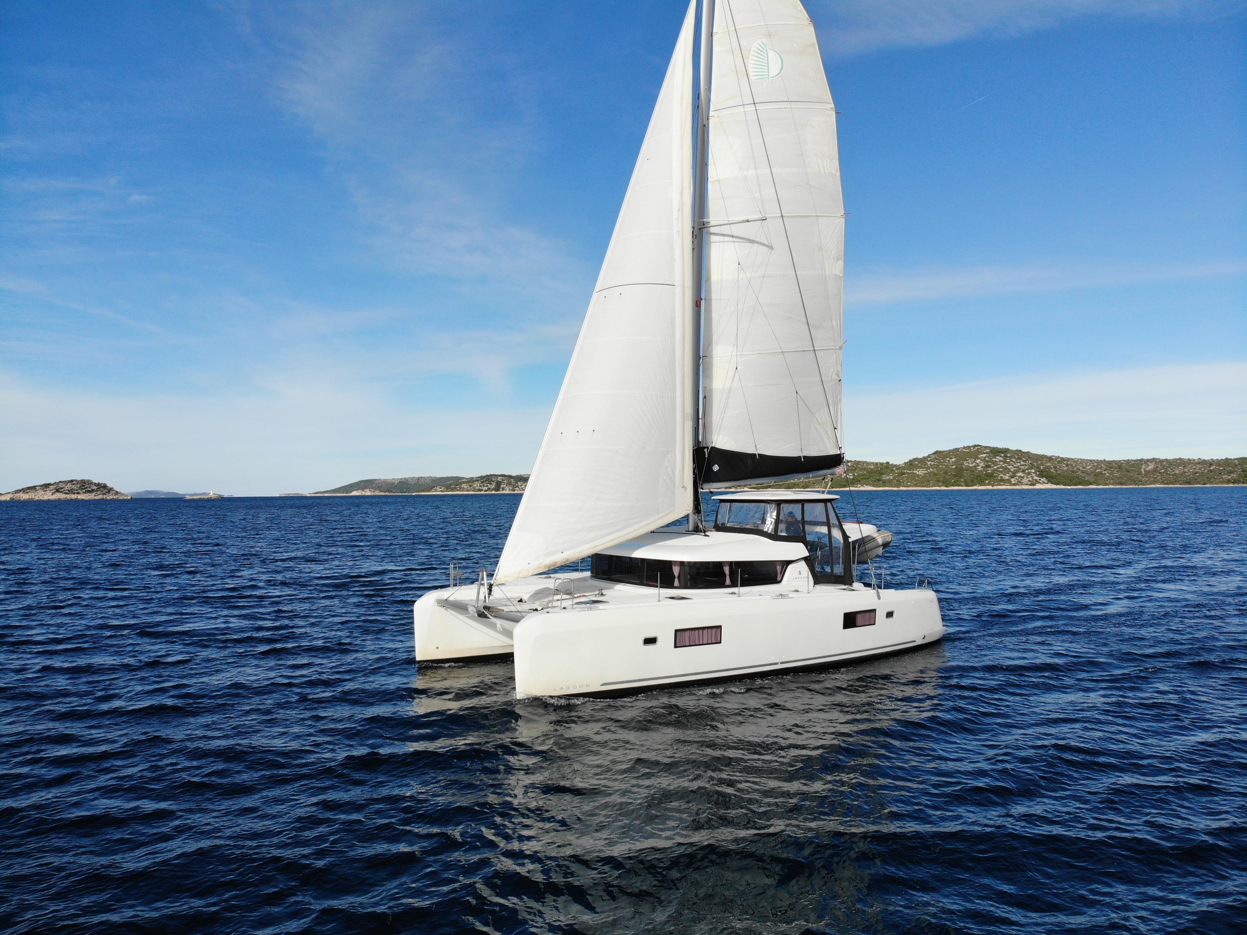 2019 Lagoon 42