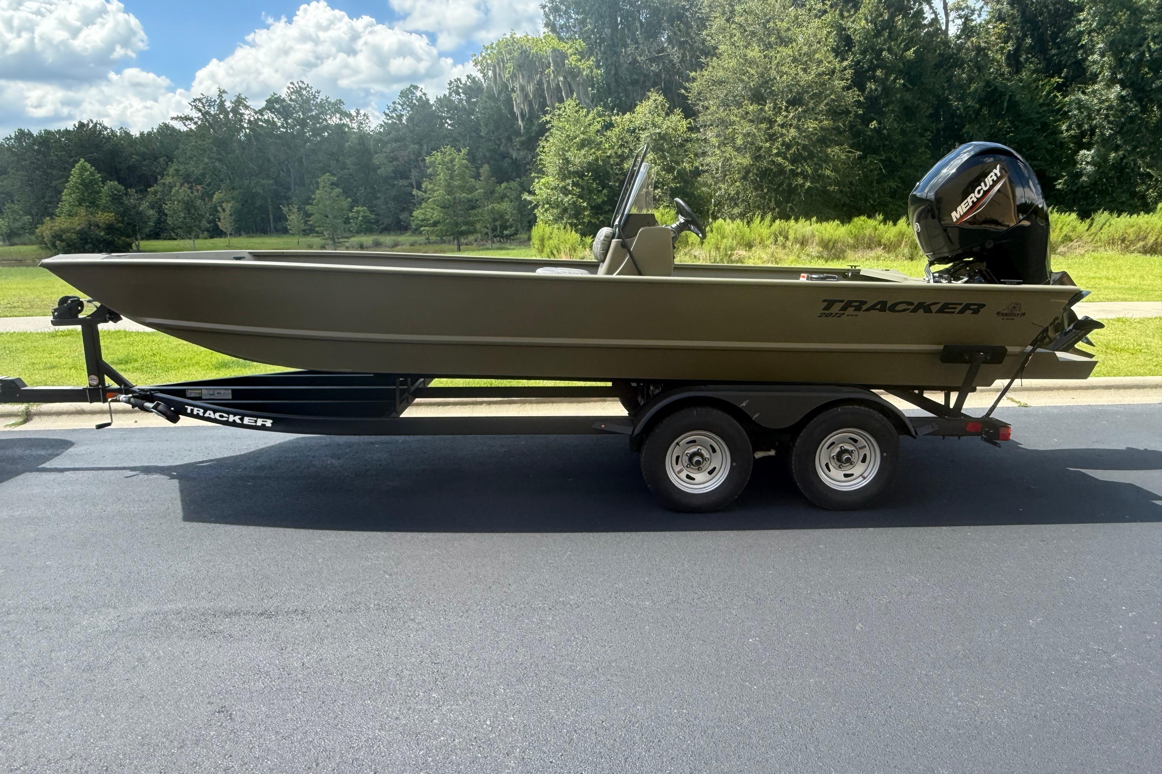 2026 Tracker Grizzly 2072 CC