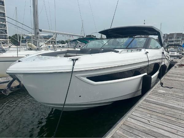 2021 Cruisers Yachts 38