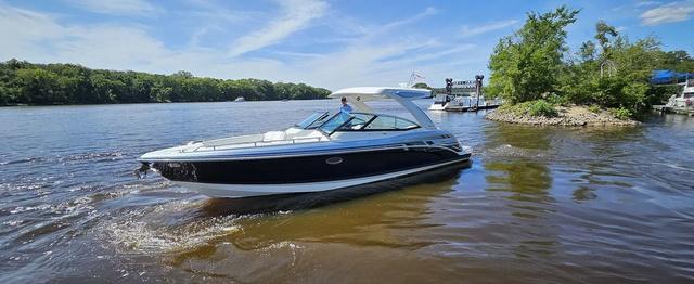 2021 Formula Boats 330 Crossover Bowrider