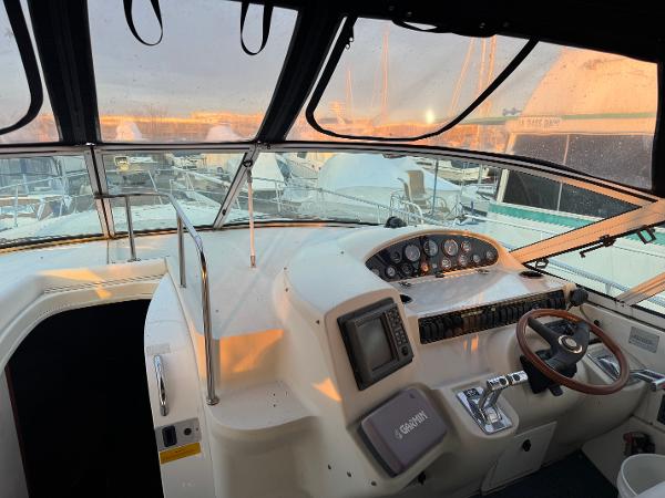 2000 Cruisers Yachts 3870 Express