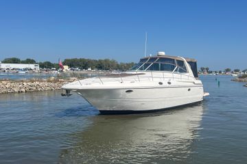 2002 Cruisers Yachts 3870 Express
