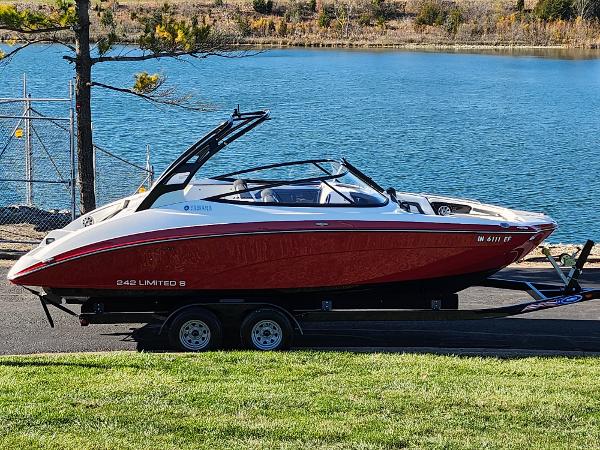 2016 Yamaha Boats 242 Limited S
