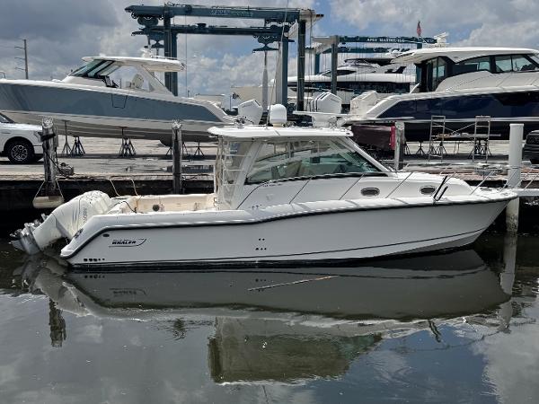 2015 Boston Whaler 345 Conquest