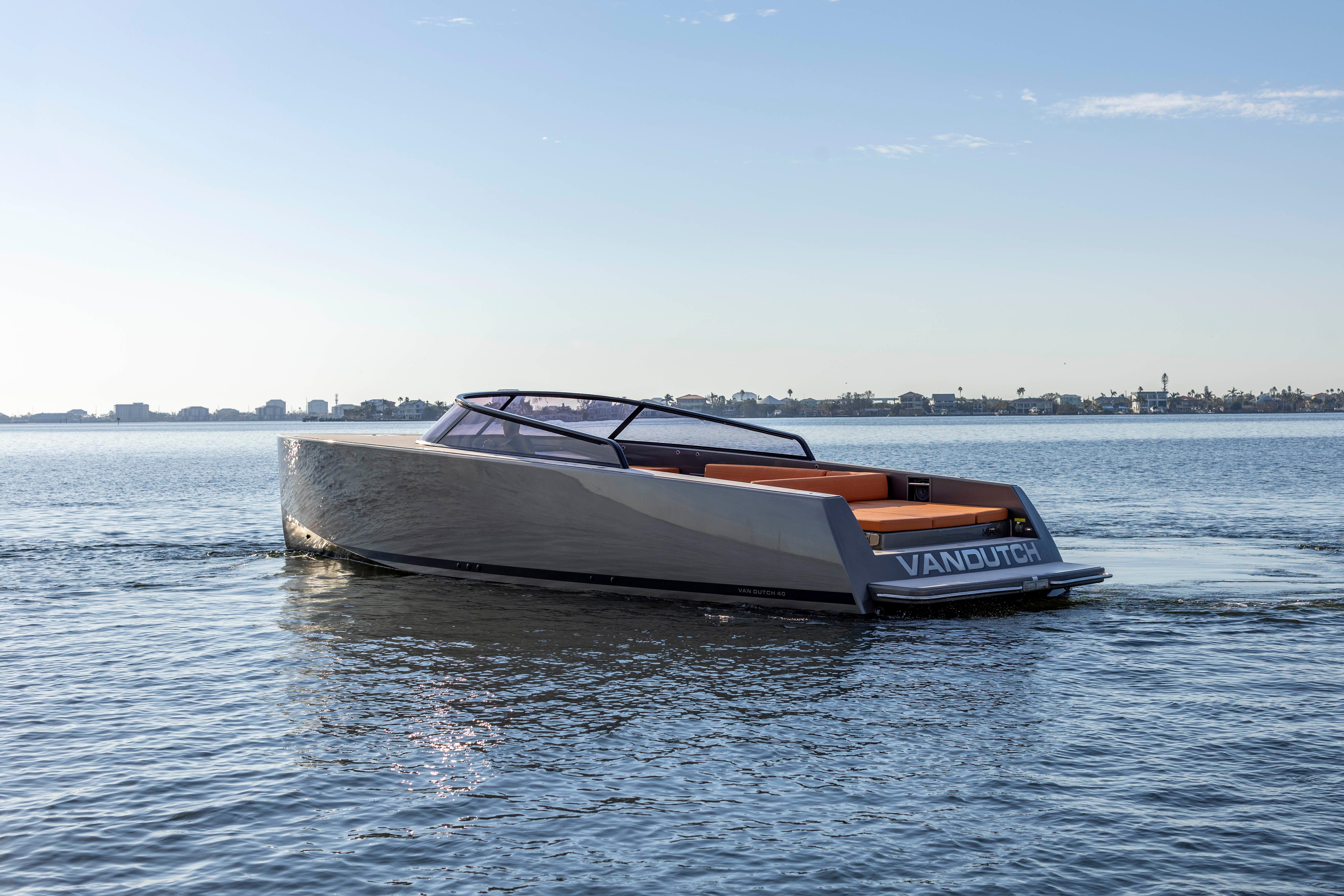 2017 VanDutch 40