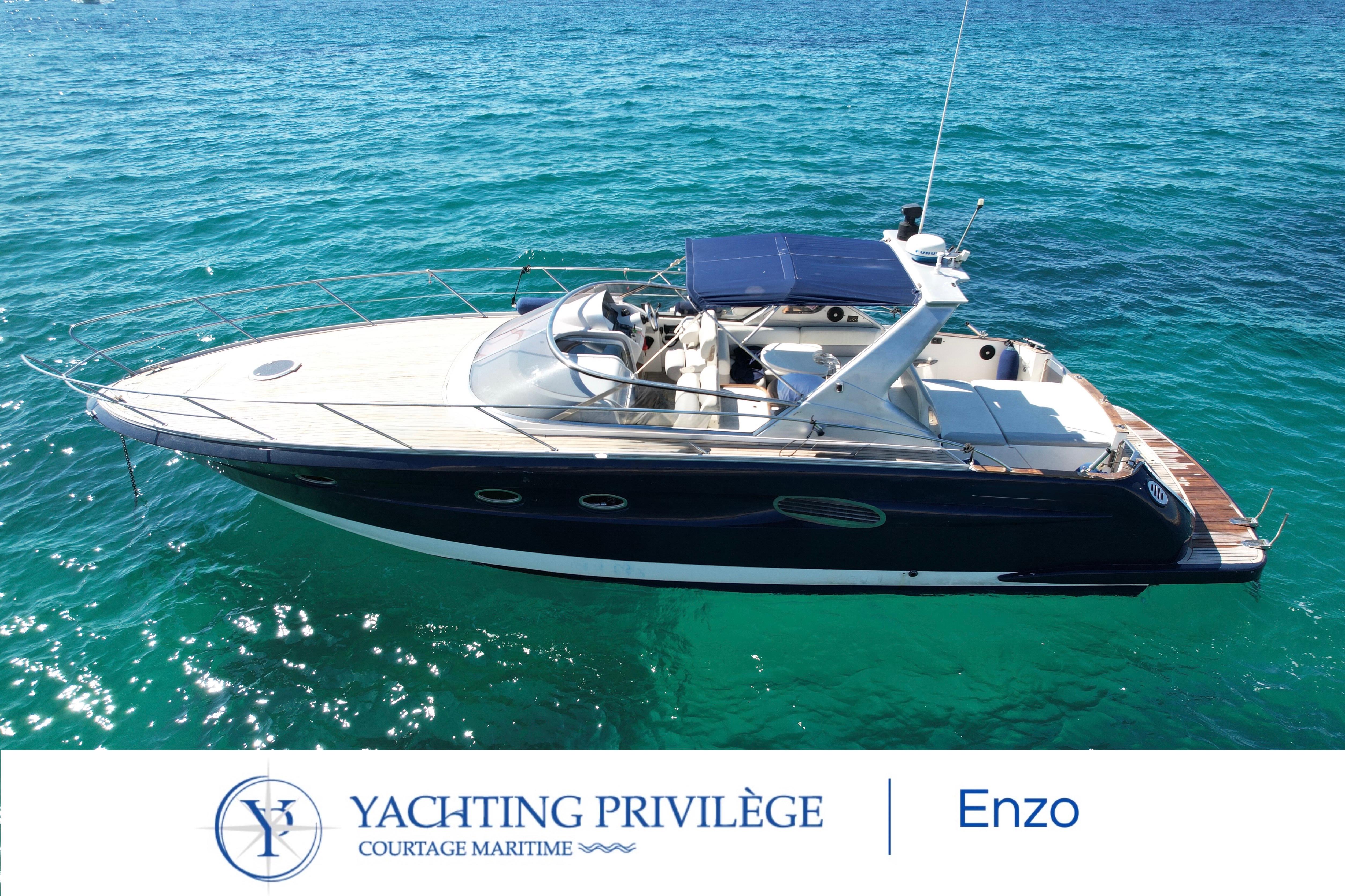 Arcoa 38 OPEN 2005 Arcoa 38 OPEN yacht on clear blue water, showcasing sleek design and luxury features.