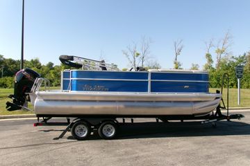 2026 Sun Tracker Party Barge 20 DLX