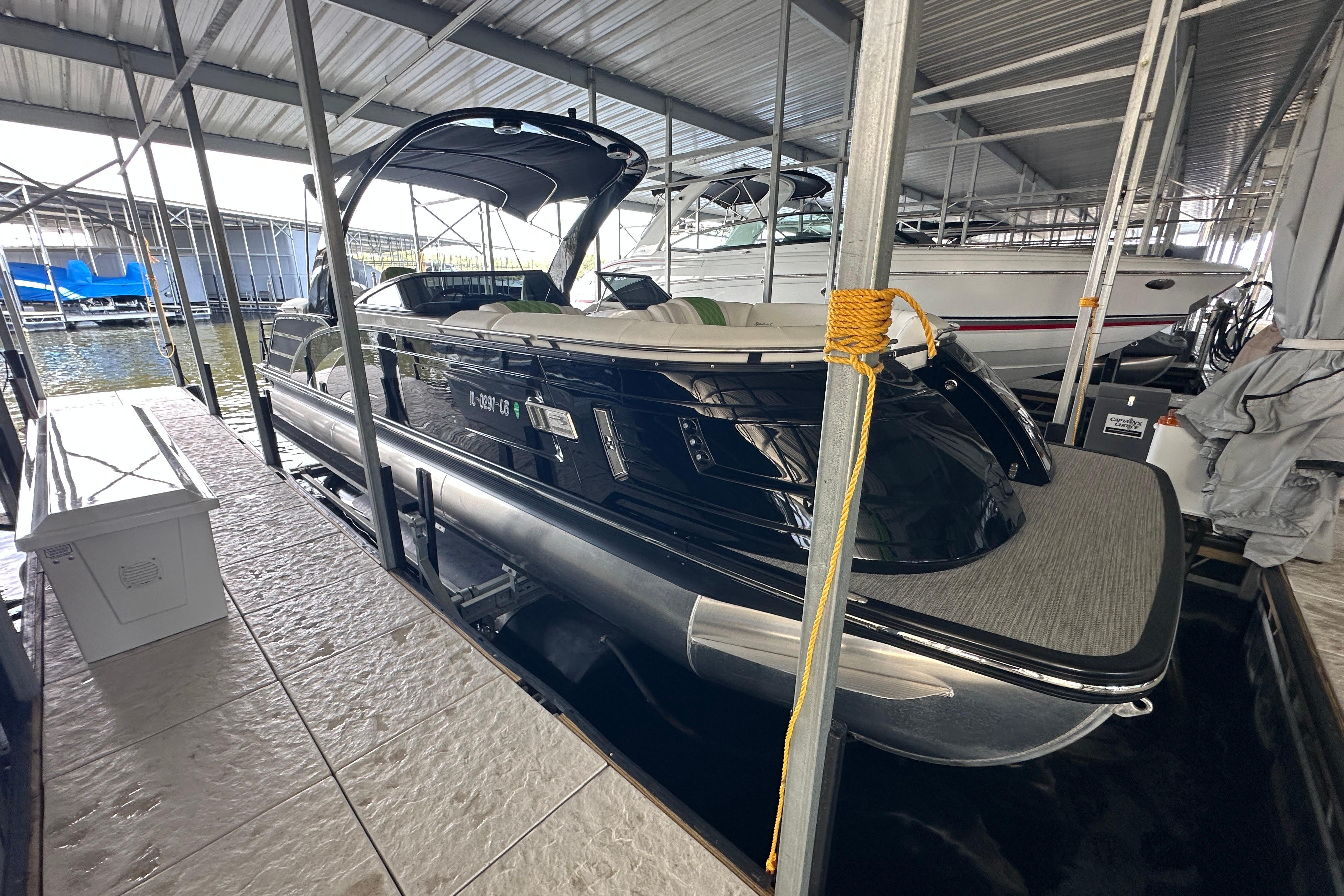 2022 Bennington QX 25 Quad Bench