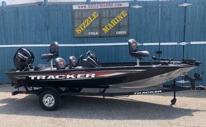 Tracker Pro Team 175 Crappie Edition 2025 Tracker Pro Team 175 Crappie Edition fishing boat on trailer.