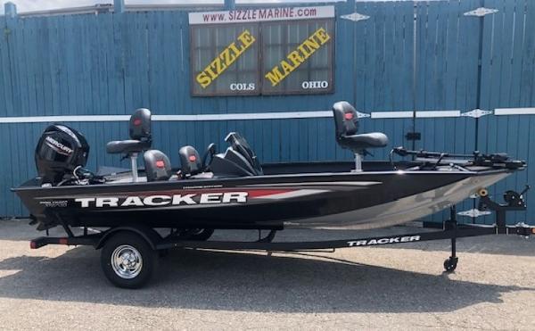 Tracker Pro Team 175 Crappie Edition 2025 Tracker Pro Team 175 Crappie Edition fishing boat on trailer.
