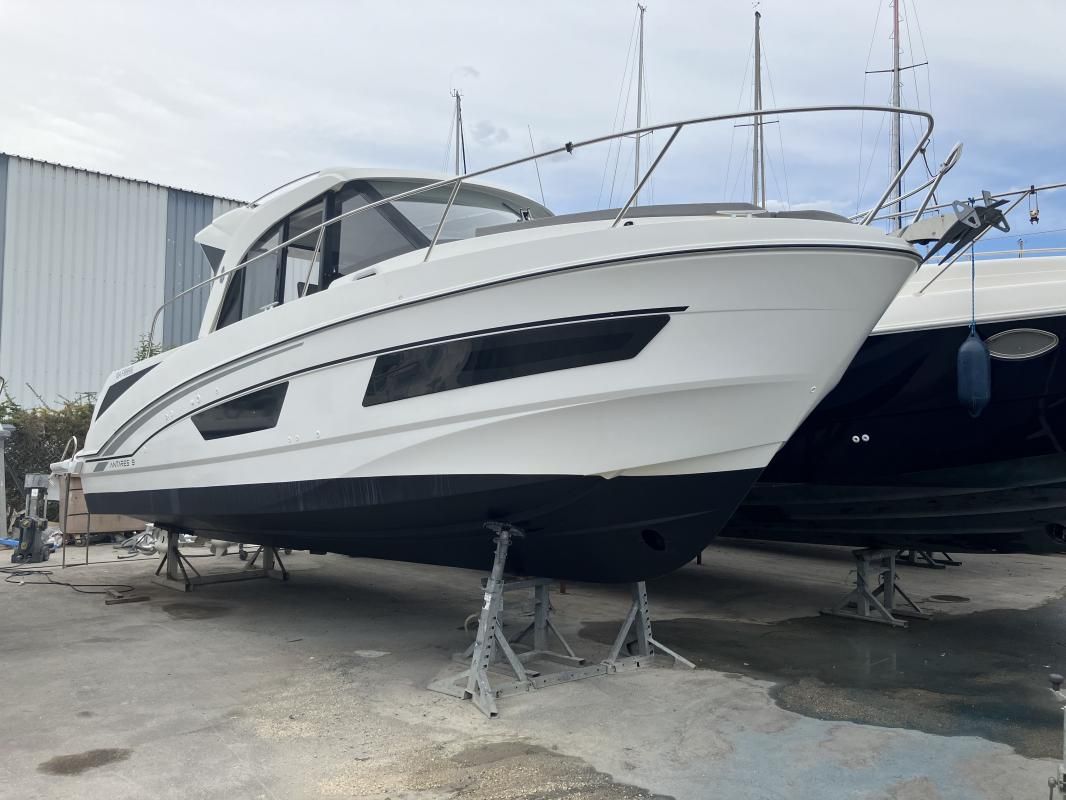 2020 Beneteau Antares 9 OB