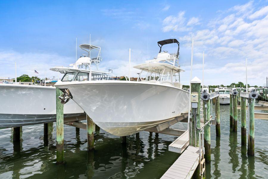 Front Runner 39 Center Console 2023 Front Runner 39 Center Console boat docked at marina.
