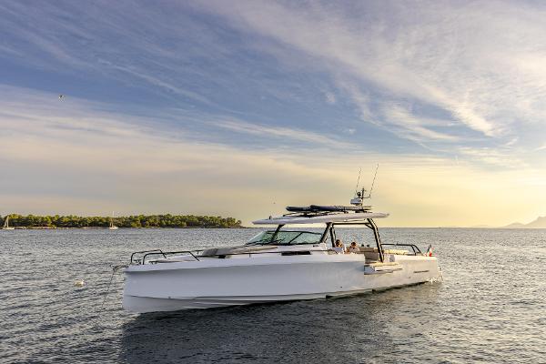 2025 Axopar 45 SUN TOP