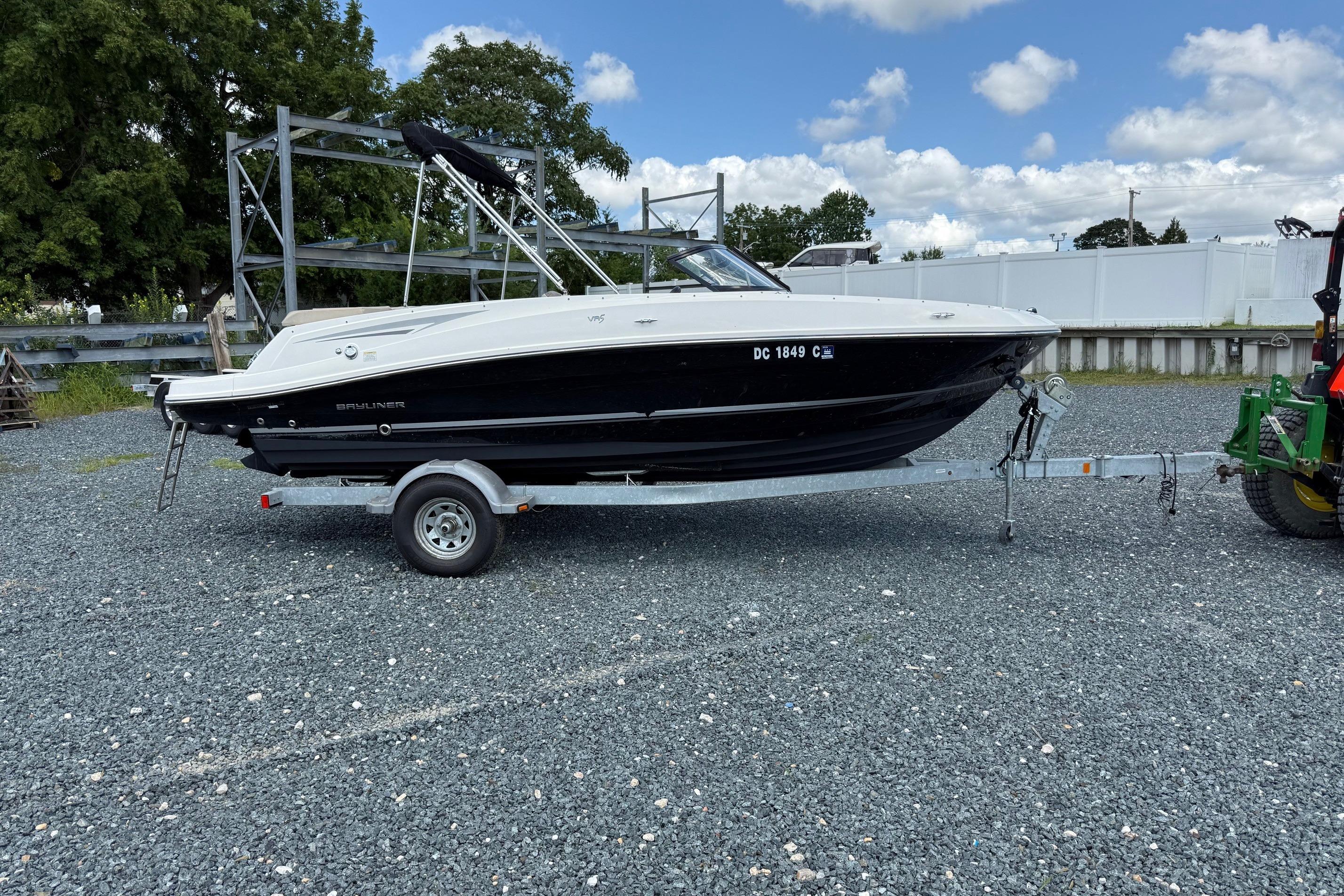 Bayliner VR5 Bowrider 2016 Bayliner VR5 Bowrider on trailer, parked outdoors under blue sky.