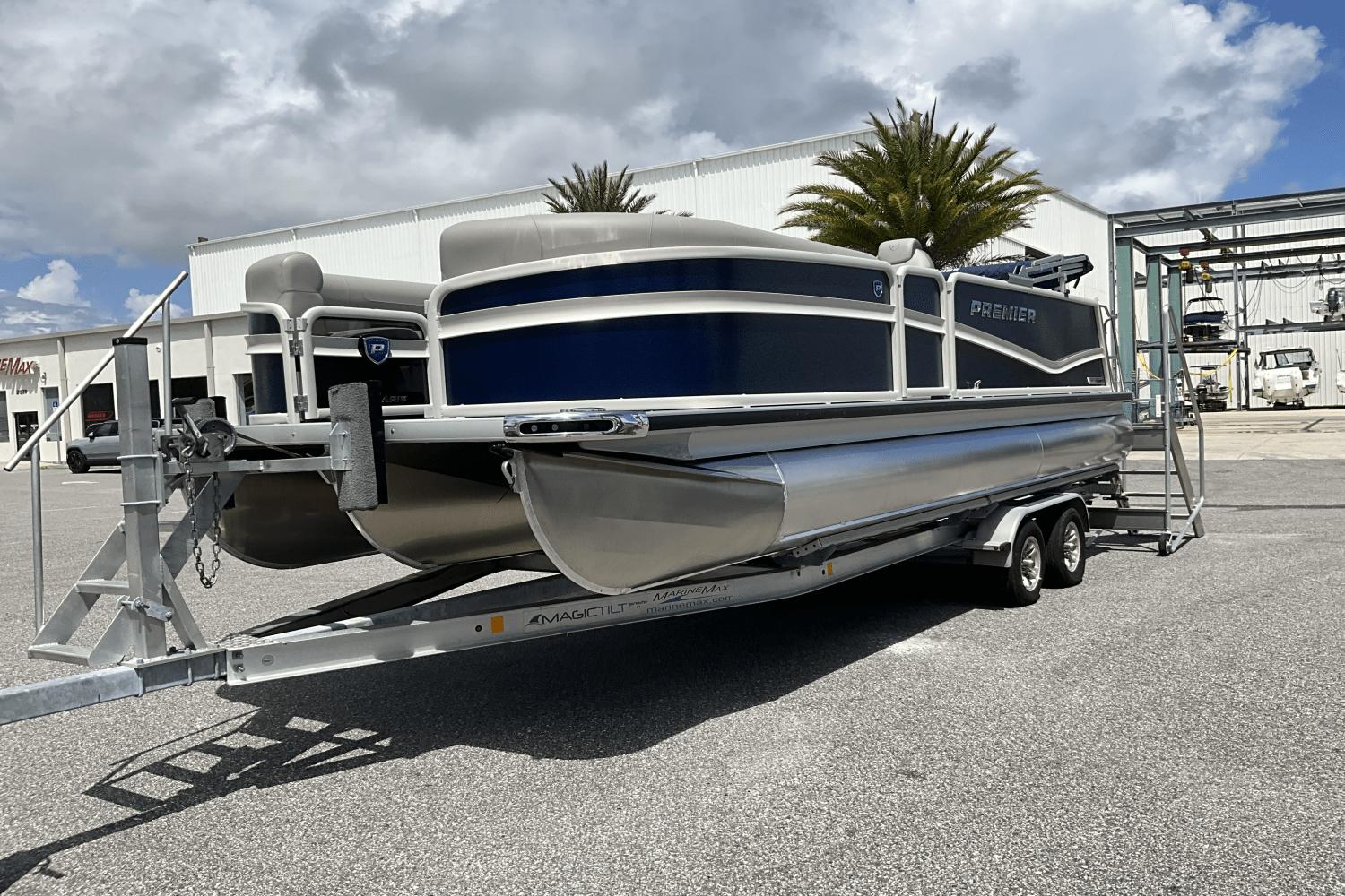 2025 Premier 230 Solaris