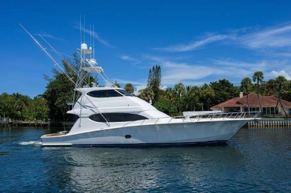 Hatteras 68 Convertible 2007 Hatteras 68 Convertible yacht cruising on a sunny day.