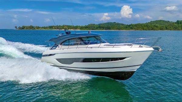 2023 Riviera 4600 Sport Yacht Platinum Edition