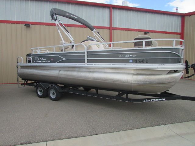 Sun Tracker FISHING BARGE 22 DLX