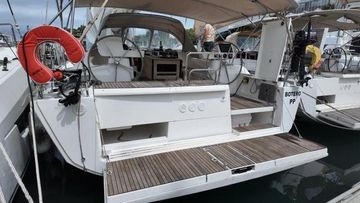 2018 Dufour 520
